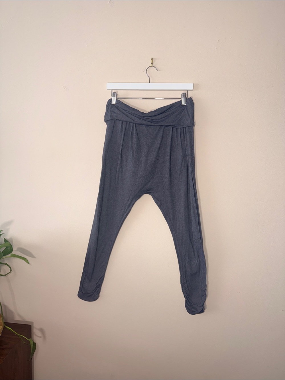 Lululemon Athletica Gray Soft Drop Waist Lined w/ Shorts Pants - Picture 2 of 7